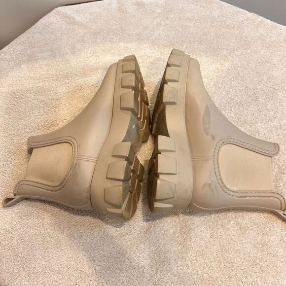 Jeffrey Campbell Womens Beige Chelsea Rain Boots Lug Sole 10 Chunky Bootie EUC - Picture 3 of 10